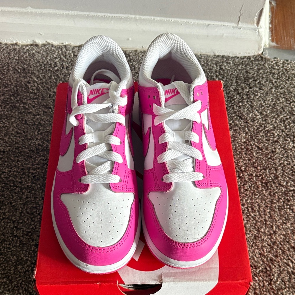 Nike Kids Sneakers in Pink and White